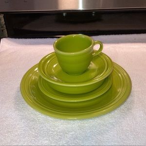Fiesta 5-pc Dinnerware Set in green Lemongrass color